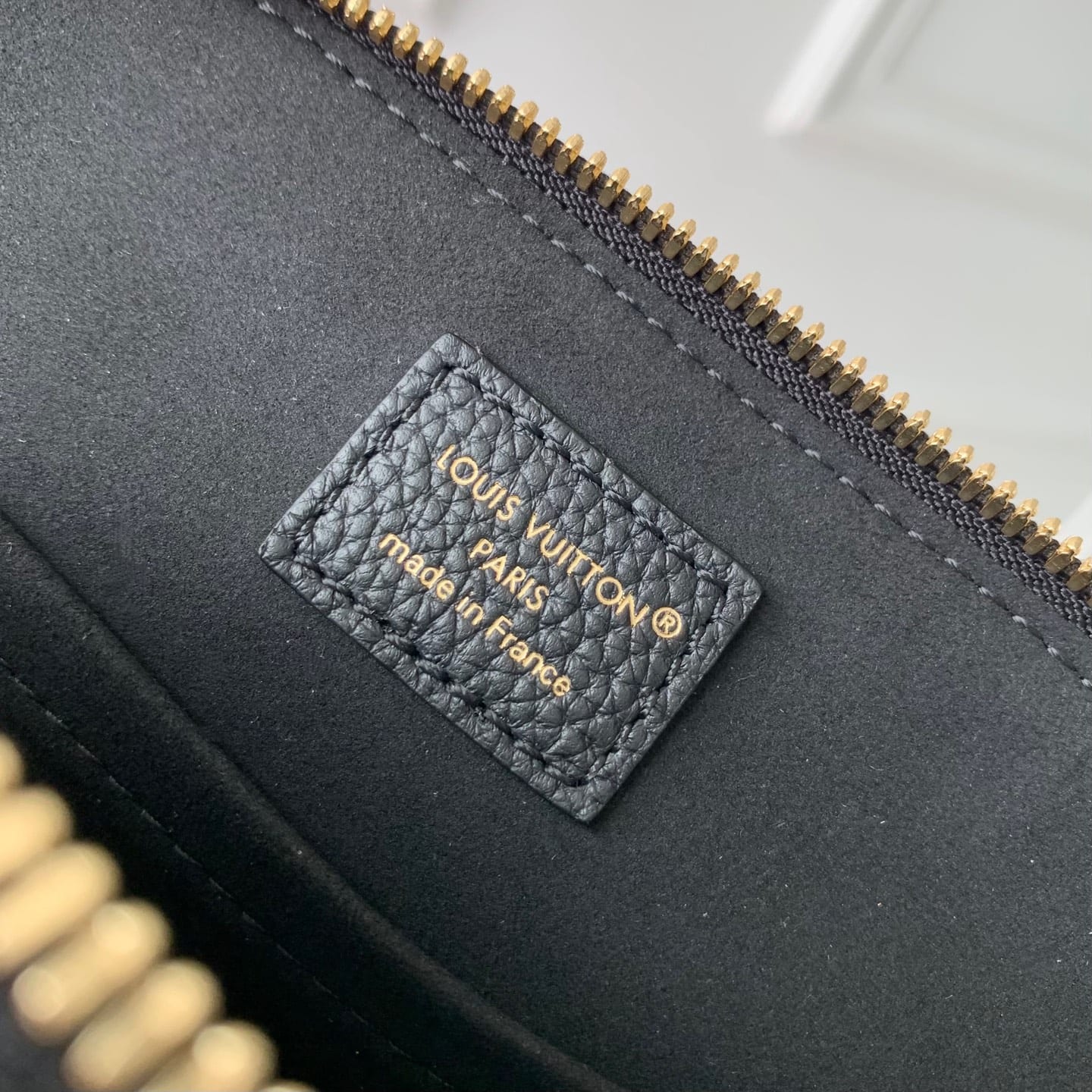 Alma Trunk BB detail 9