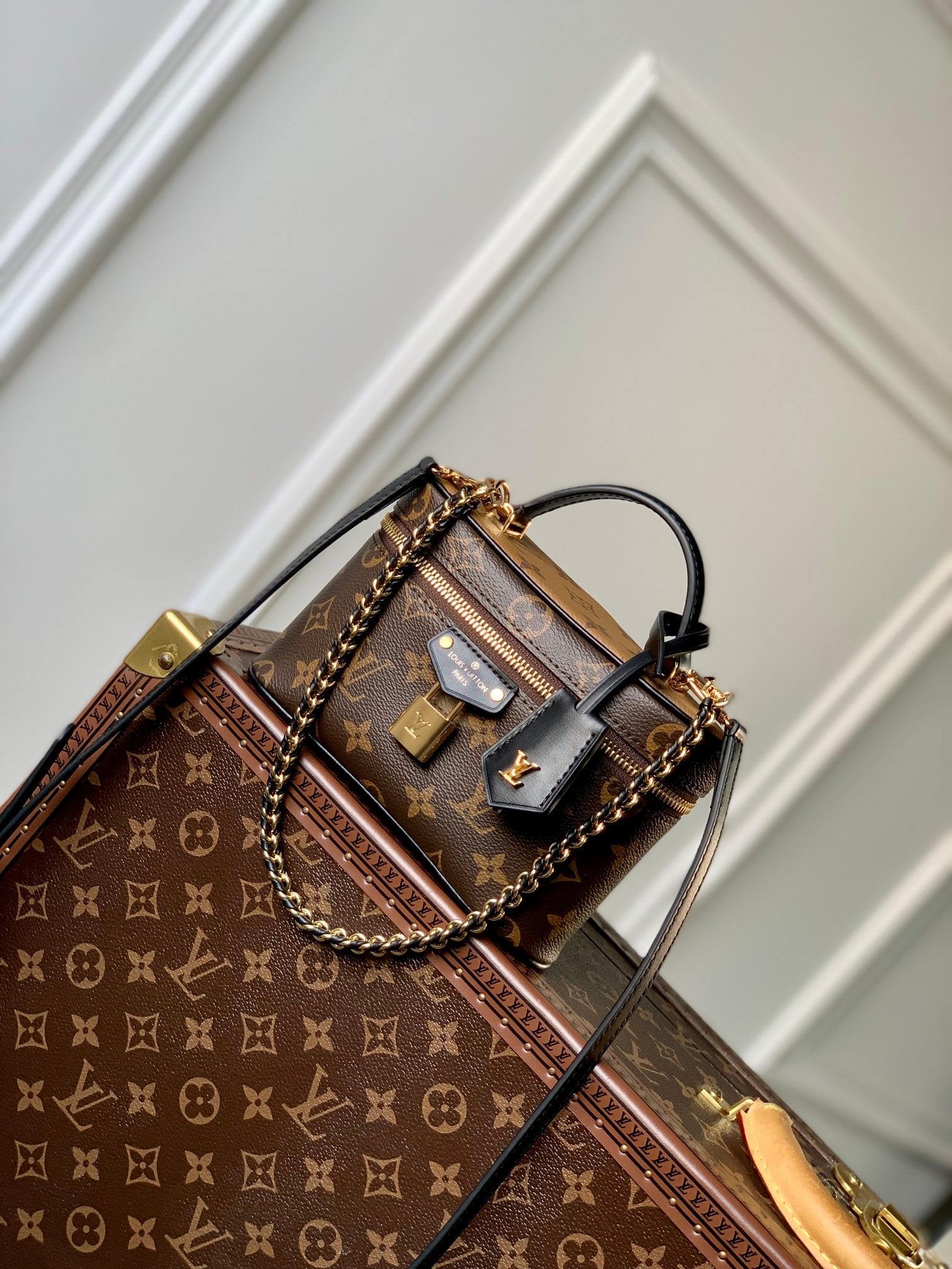 Vanity Chain Pouch detail 2