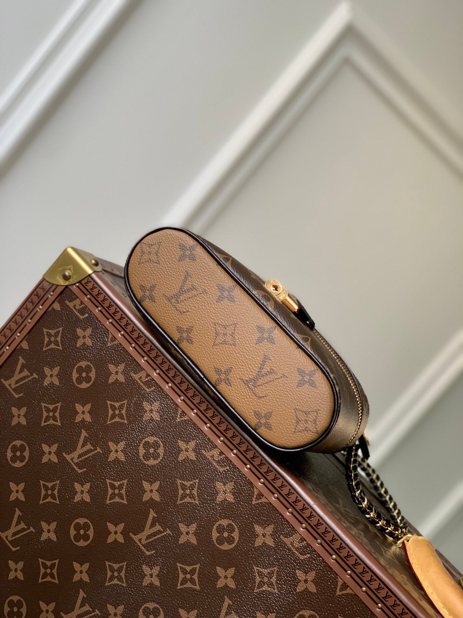 Vanity Chain Pouch detail 3