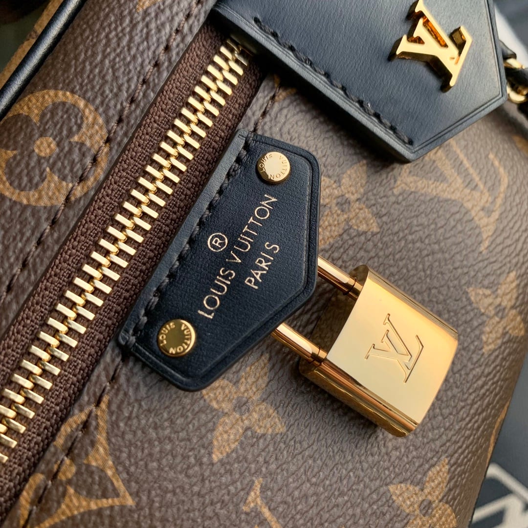 Vanity Chain Pouch detail 6