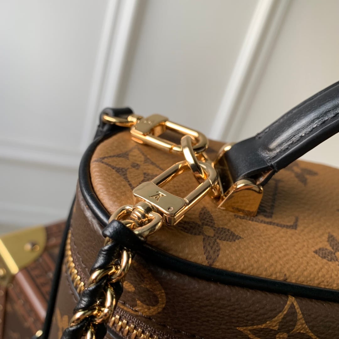 Vanity Chain Pouch detail 7