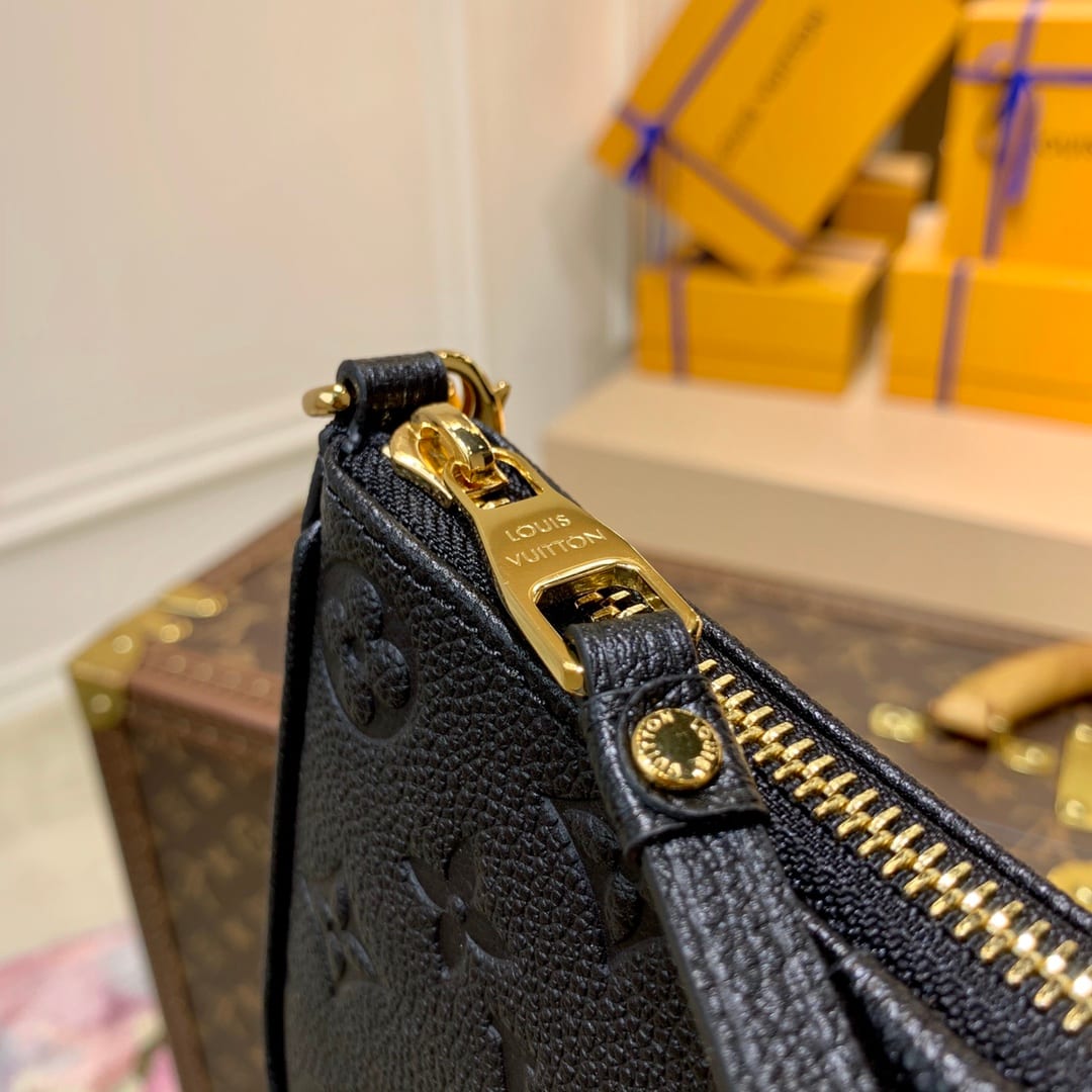 Easy Pouch On Strap detail 6