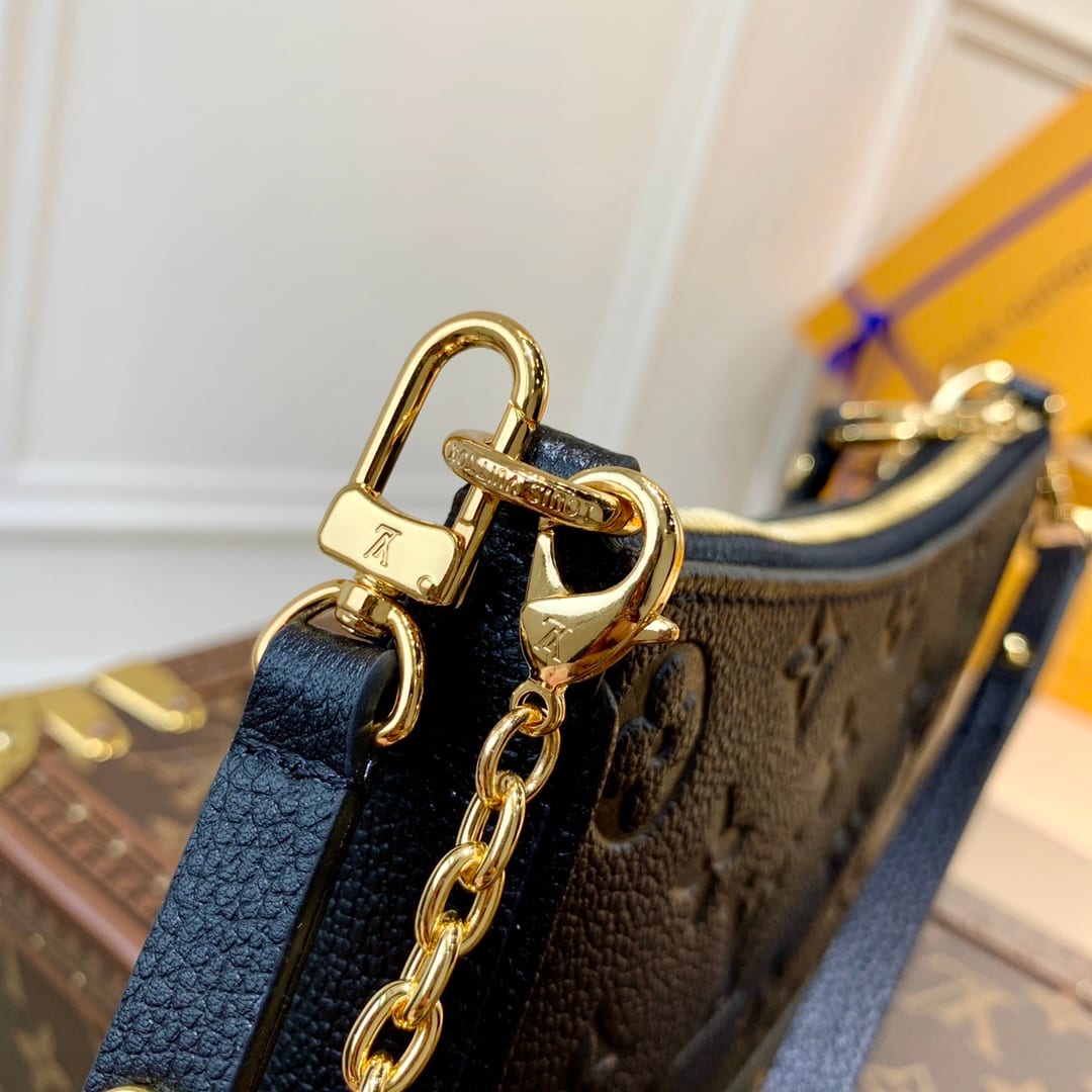 Easy Pouch On Strap detail 7