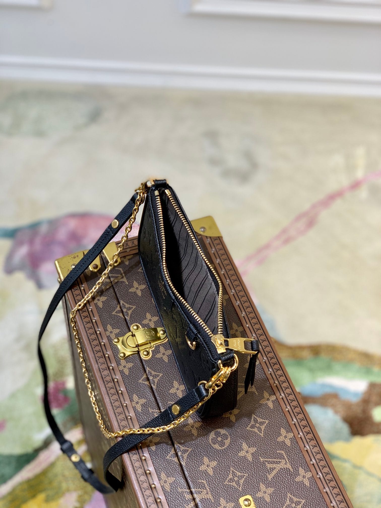 Easy Pouch On Strap detail 8