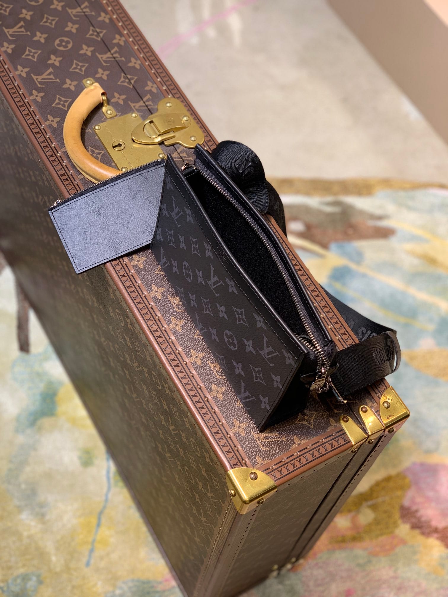 Gaston Wearable Wallet detail 9