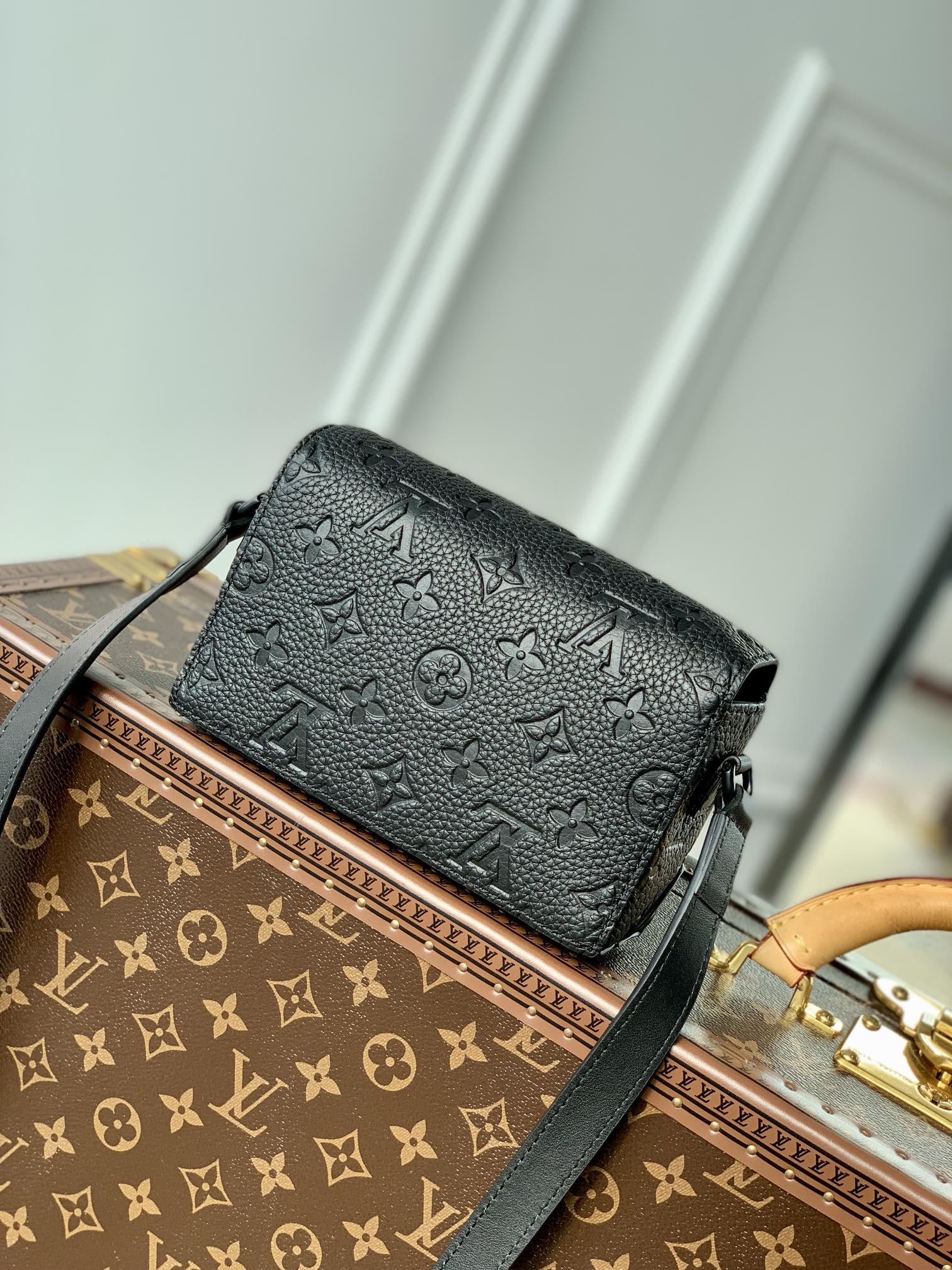 Steamer Wearable Wallet detail 2