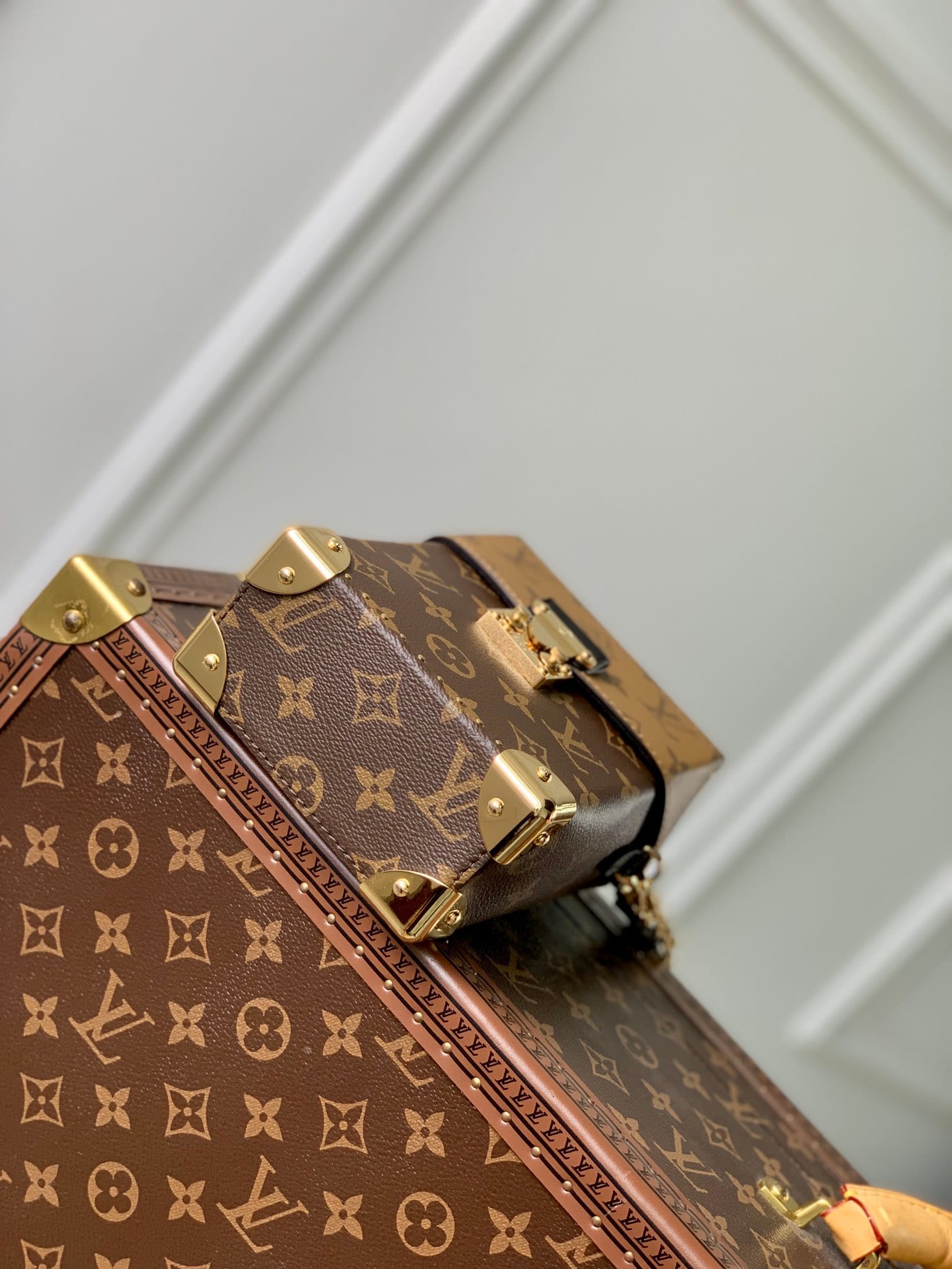 Camera Box detail 4