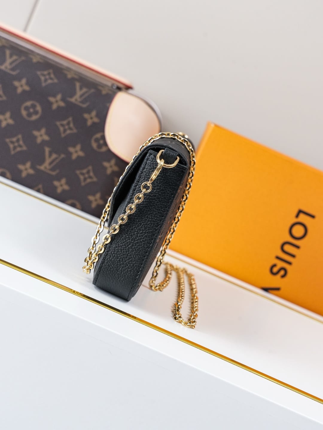 F?licie Pochette detail 2