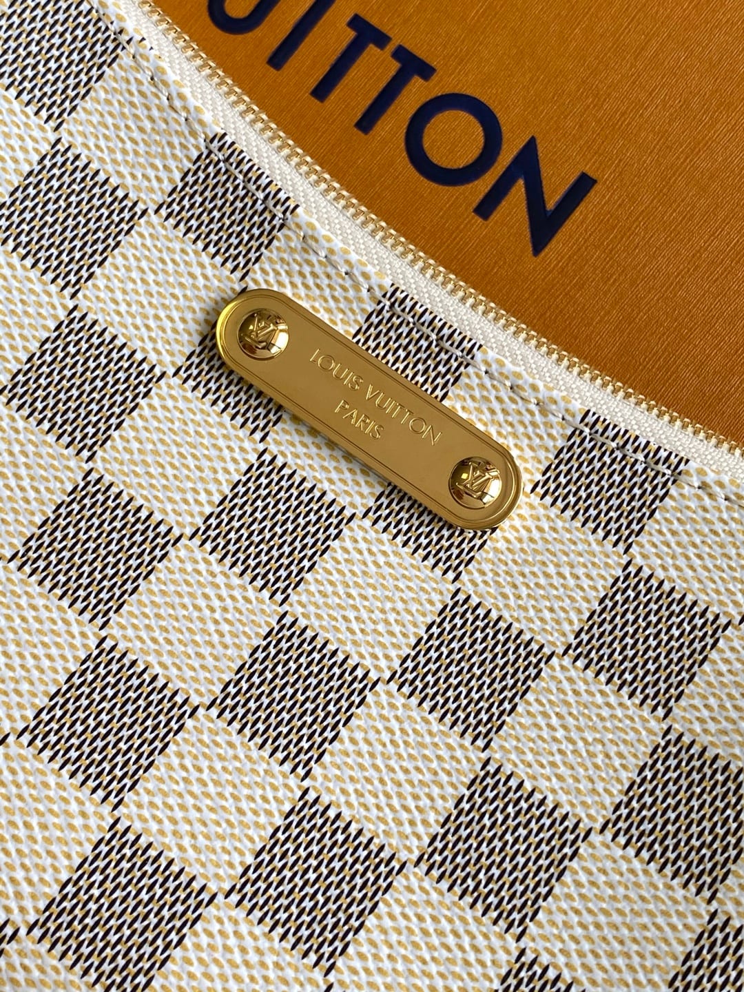 Pochette Liv detail 5