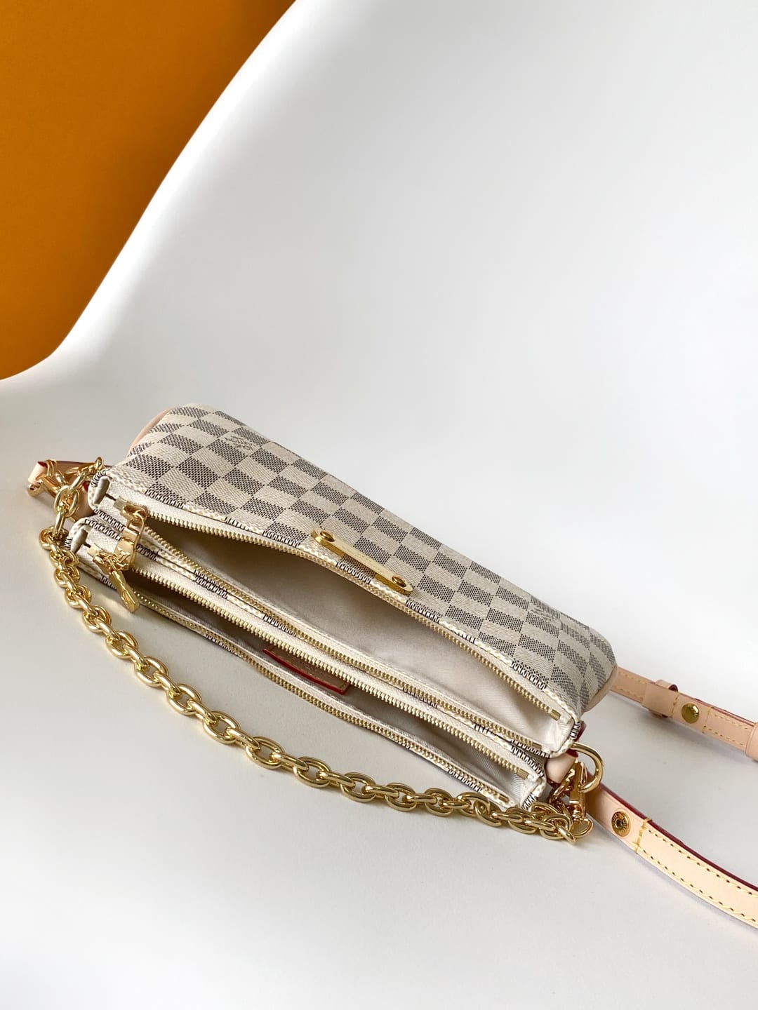 Pochette Liv detail 8